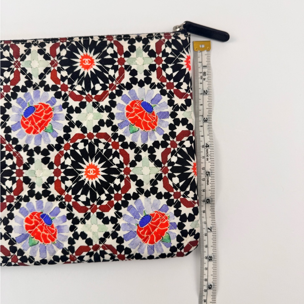 CHANEL 2014-2015 Paris Dubai Medium Printed Canvas Cosmetic Case /Zip Bag - Picture 13 of 13